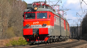 ВЛ11-365/351 Б с грузовым поездом