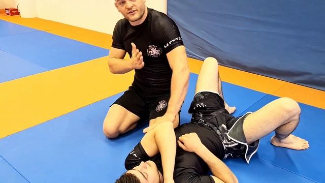 Arm Triangle Choke from Mount - ArmTriangle Kata Gatame BJJ Grappling Judo Basics for MMA смотреть онлайн