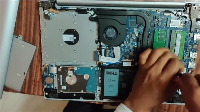 Dell Inspiron Battery Replacement||5570 смотреть онлайн