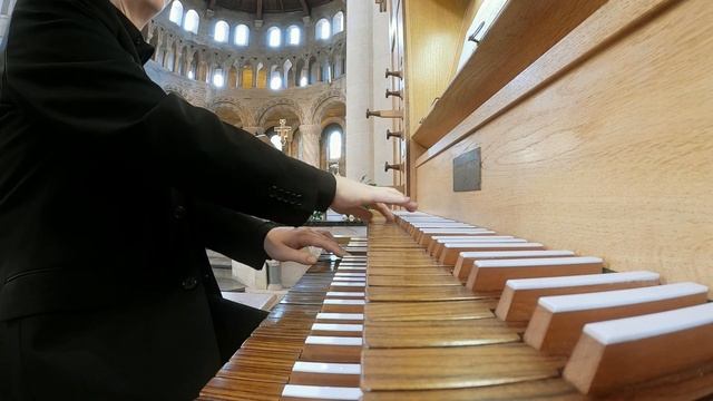 BACH - ANDANTE - GAMBA SONATA NO. 1 (BWV 1027) - ORGAN SOLO - JONATHAN SCOTT смотреть онлайн