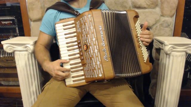 PSFOLKIII34 - Mahogany Paolo Soprani Folk III Piano Accordion LMM 34 96 $4499 смотреть онлайн