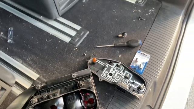 How To Change a VW Transporter Multivan T5 T6 Taillight Brake Light Bulb смотреть онлайн
