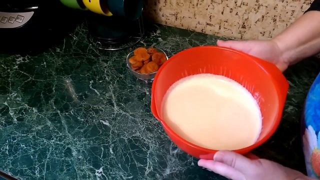 Вкусная и нежная творожная запеканка с курагой - отличный и простой вариант для семейного завтрака. смотреть онлайн