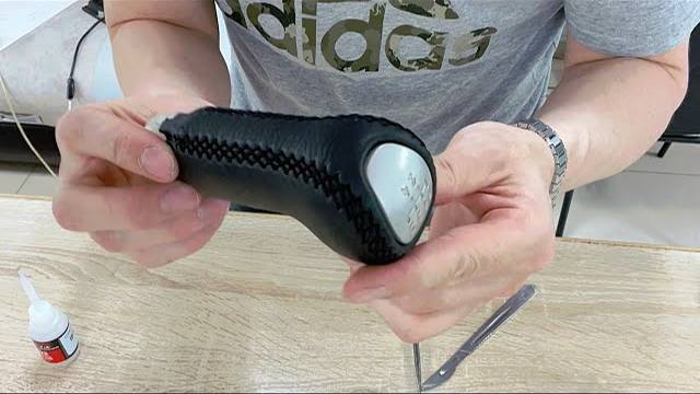 Зашил ручку КПП Приора 2 в каучуковый материал. смотреть онлайн