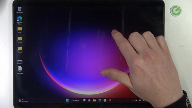 Microsoft Surface Pro X - How To Create Folders смотреть онлайн
