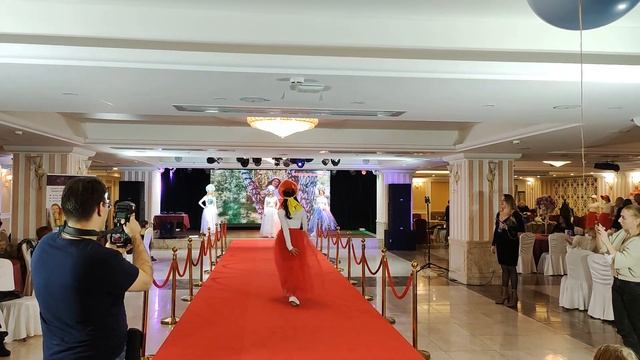 Показ коллекции #ОбновлениеМск: лето, осень, зима смотреть онлайн