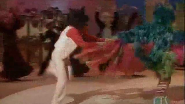 Leo Sayer & the muppets - You make me feel like dancing смотреть онлайн