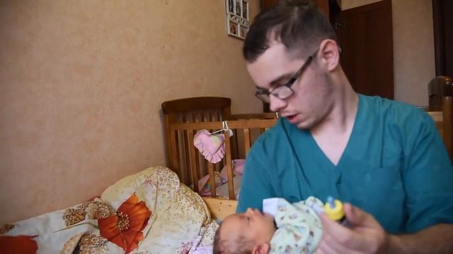 что делать, если у новорожденного ребенка насморк ? первая неделя, месяц смотреть онлайн