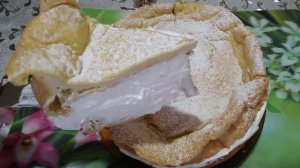 ТОРТ ИЗ ЗАВАРНОГО ТЕСТА СО ВЗБИТЫМИ СЛИВКАМИ.