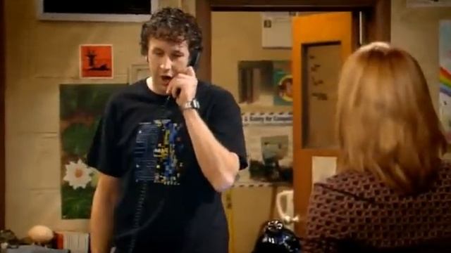 The IT Crowd: Have you tried turning it off and on again... are you sure it is plugged in? смотреть онлайн