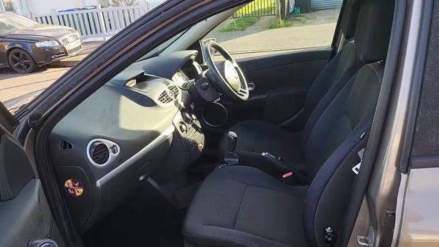 Renault Clio 1.2 16v Dynamique Sport Tourer 5dr смотреть онлайн