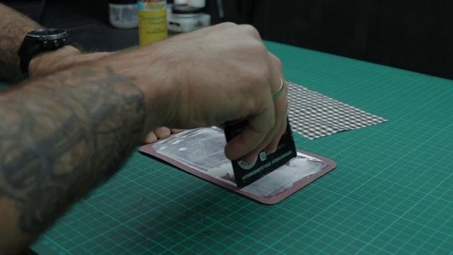 How do I apply canvas liner into leather crafts [RU Sub] #005 смотреть онлайн