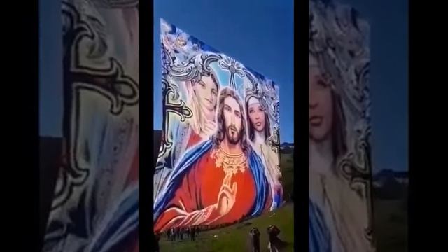 Подняли гигантское полотнище иконы на воздушном шаре смотреть онлайн