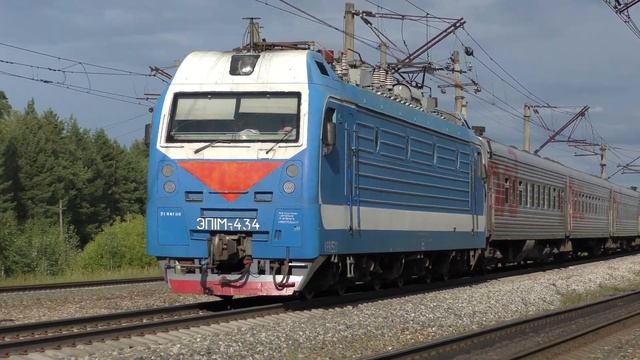 Электровоз ЭП1М-434 с пассажирским поездом смотреть онлайн