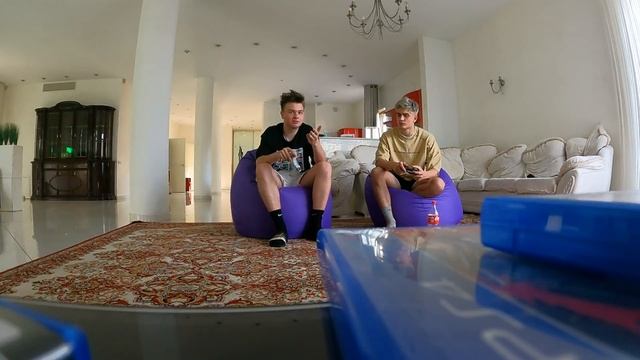 10 Способов как РАЗДРАЖАТЬ ДРУЗЕЙ! смотреть онлайн