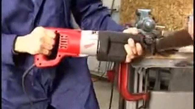 Šavlová pila milwaukee 2.mpg