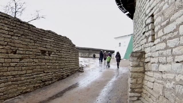 Прогулка по Псковскому Кремлю смотреть онлайн