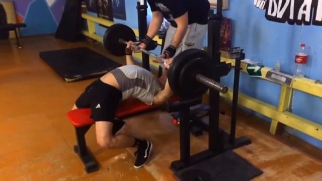 РЕКОРД РОССИИ В ЖИМЕ ЛЕЖА , РЫБАК СТАЛ РЕКОРДОМ РОССИИ 120кг смотреть онлайн