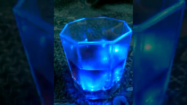Светящийся стакан. Очень красиво))) смотреть онлайн