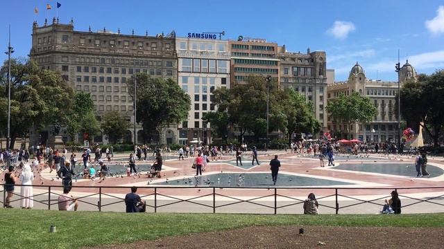 Plaza Catalunya, Barcelona смотреть онлайн