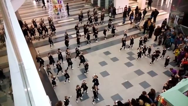 Флешмоб Тодеса Рязанский проспект в ТРЦ "Мозаика" 17.12.2017 смотреть онлайн