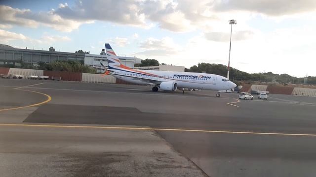 Landing at Heraklion International Airport "Nikos Kazantzakis" (Crete, Greece) смотреть онлайн