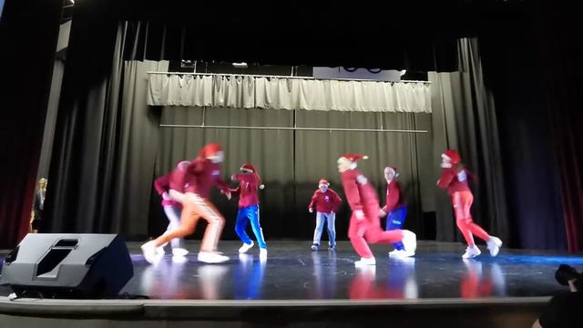 Hiphop pienryhmä juniorit || Joulunäytös 17.12.2019 смотреть онлайн
