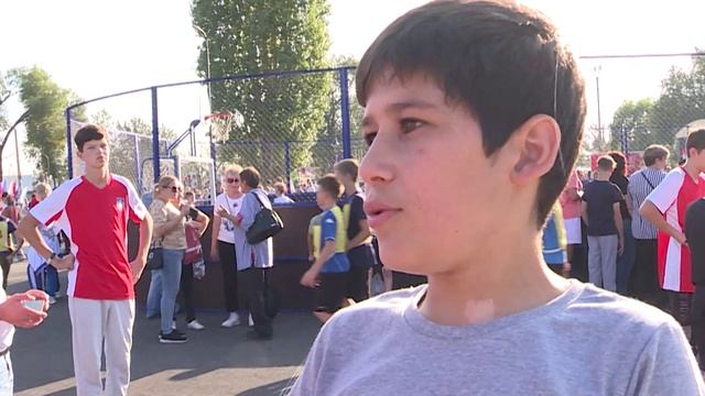 В Оренбурге открылся обновлённый сквер у ДК ТРЗ смотреть онлайн