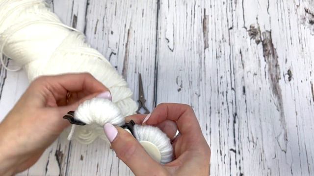 Perfect Pom Pom Tutorial - How to use a Pom Pom Maker смотреть онлайн