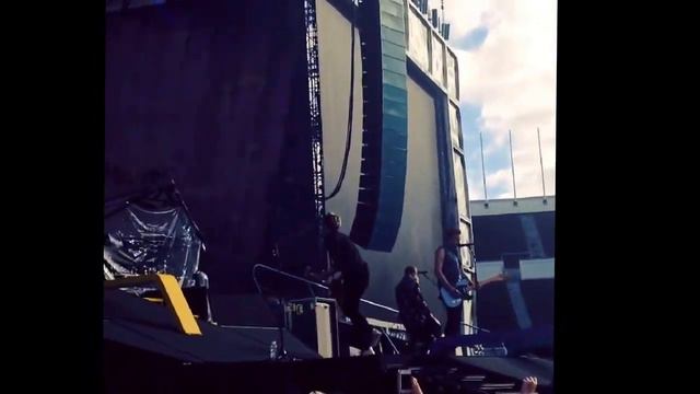 Разогрев от McBusted очень круто зажгли толпу смотреть онлайн
