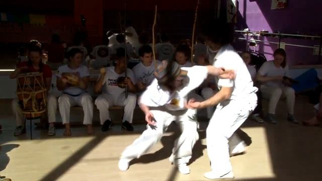 Mestre Forró x Cão - Capoeira é minha, capoeira é sua 2016 смотреть онлайн