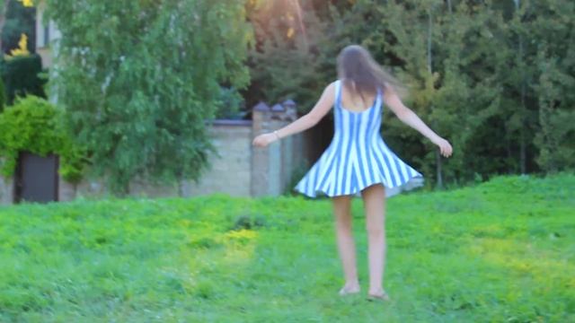 Стихотворение|Влюбляются не в лица,не в фигуры... смотреть онлайн