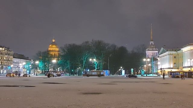 Вид на Исаакиевский собор и Адмиралтейство с Дворцовой площади/Санкт-Петербург смотреть онлайн