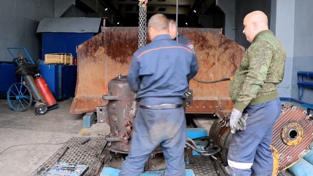 Бульдозер ДЭТ 250, обслуживание тягового электродвигателя, серия 3.Bulldozer Det 250