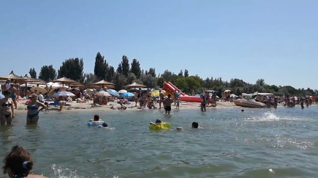 Как я съездила на МОРЕ / Азовское море / Учусь плавать / Большие волны смотреть онлайн