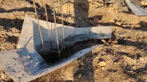 Заливка бурозаливных свай под ростверк ленточного фундамента.