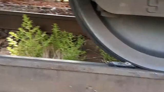 Крутой телефон под колесо Электрички смотреть онлайн