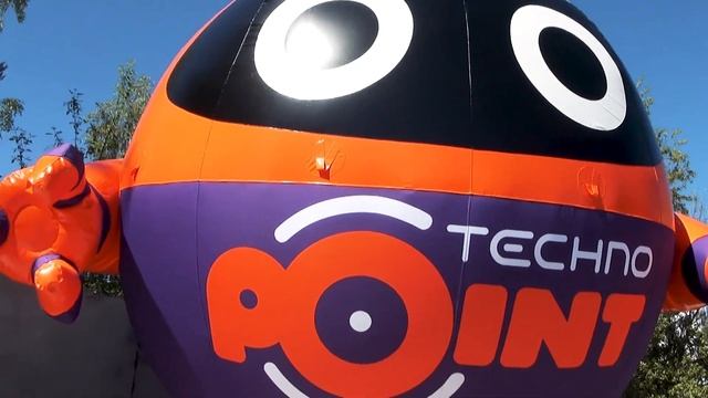Огромный надувной робот TehnoPoint для рекламы магазина электроники смотреть онлайн