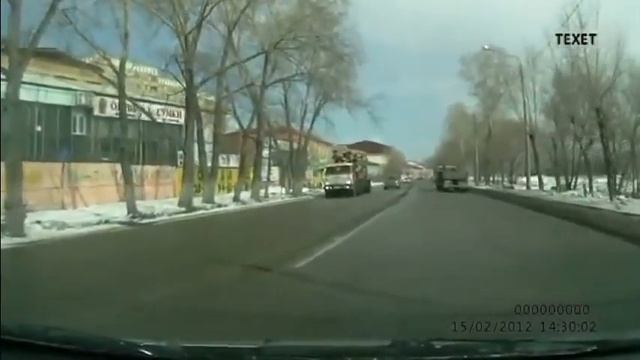 Угнал по пьяни авто и врезался на нем (Stole a car drunk in Russia) смотреть онлайн