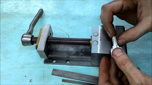 Как самому сделать дубликат ключа для замка смотреть онлайн