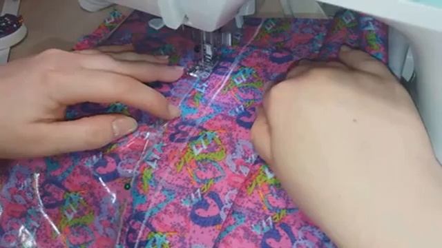 Как сшить дорожную косметичку с тремя отделами // DIY cosmetic bag смотреть онлайн