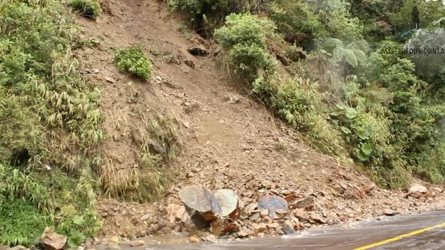 ऐसे रोड जहाँ लोग जान हथेली पर रखकर गाडी चलाते है | 6 Most Dangerous Roads In The World смотреть онлайн