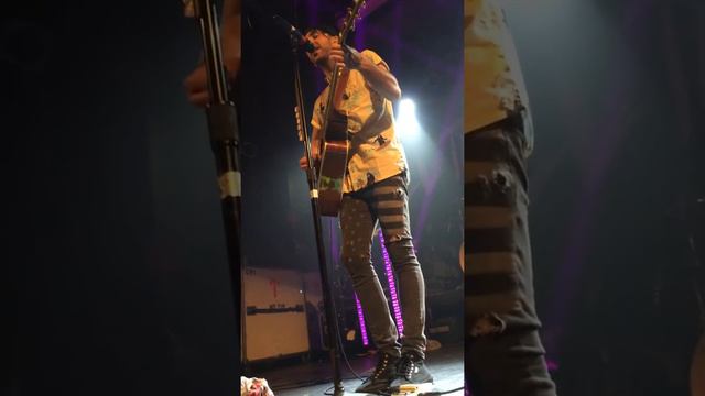 Therapy- All Time Low (Live) смотреть онлайн