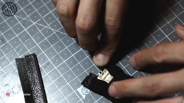 How To Make A Zipper Clutch Bag / Making A Bag / Free PDF Pattern / Leathercraft