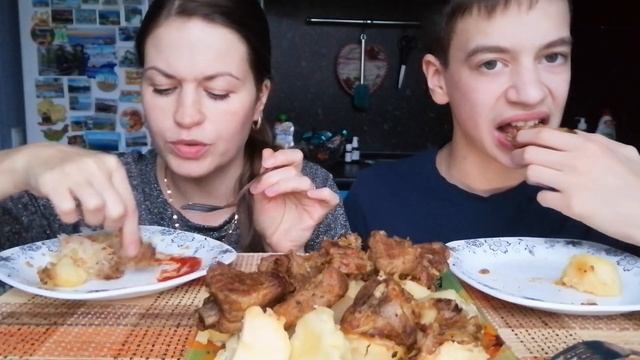 МУКБАНГ СВИНИНА С ЖАРЕНЫМ ЛУКОМ/КАРОФЕЛЬ/КВАШЕНАЯ КАПУСТА смотреть онлайн