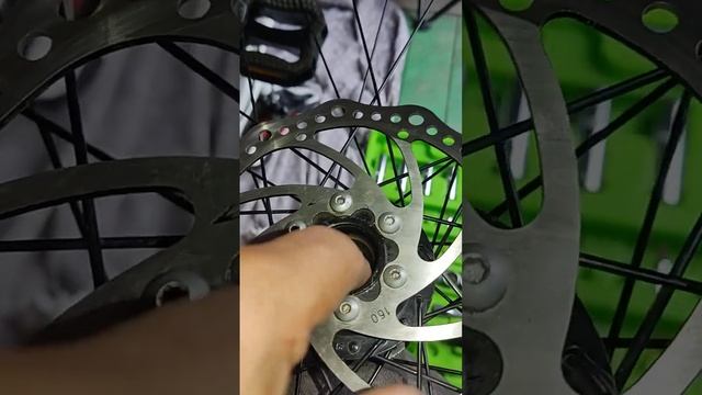 Вопрос к подписчикам и не только, как снять внутренний подшипник передней втулки Quando велосипеда? смотреть онлайн