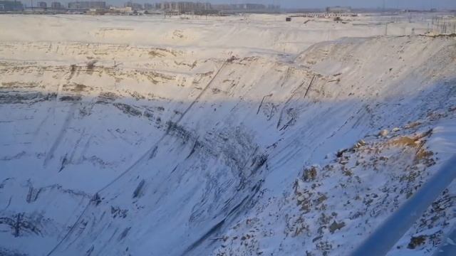 Карьер МИР со смотровой площадки, 3 декабря 2015г. смотреть онлайн