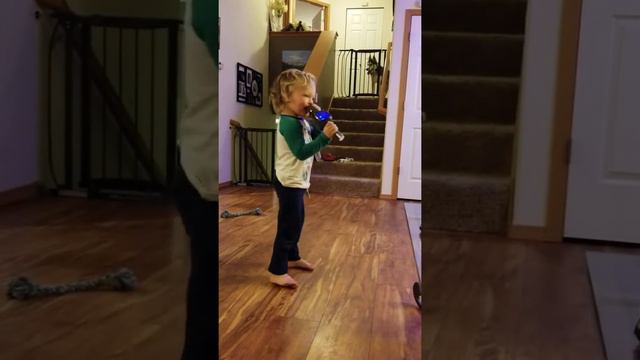 Paxtons toy review of Karaoke Microphone смотреть онлайн