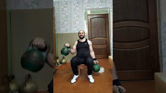 Качаю бицепсы дома с гирями смотреть онлайн