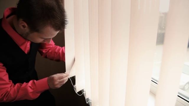 Контактный клей - лучший ответ на вопрос «Как приклеить плинтус?» смотреть онлайн
